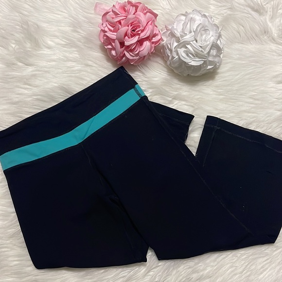 Lululemon crop pants - Picture 2 of 5